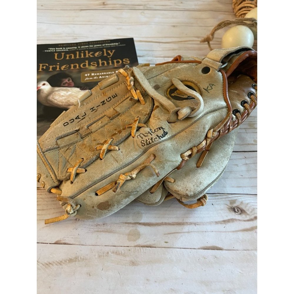 Wilson A2234 Pro Style Ron Guidry Baseball GloveDua Hinge Web LHT